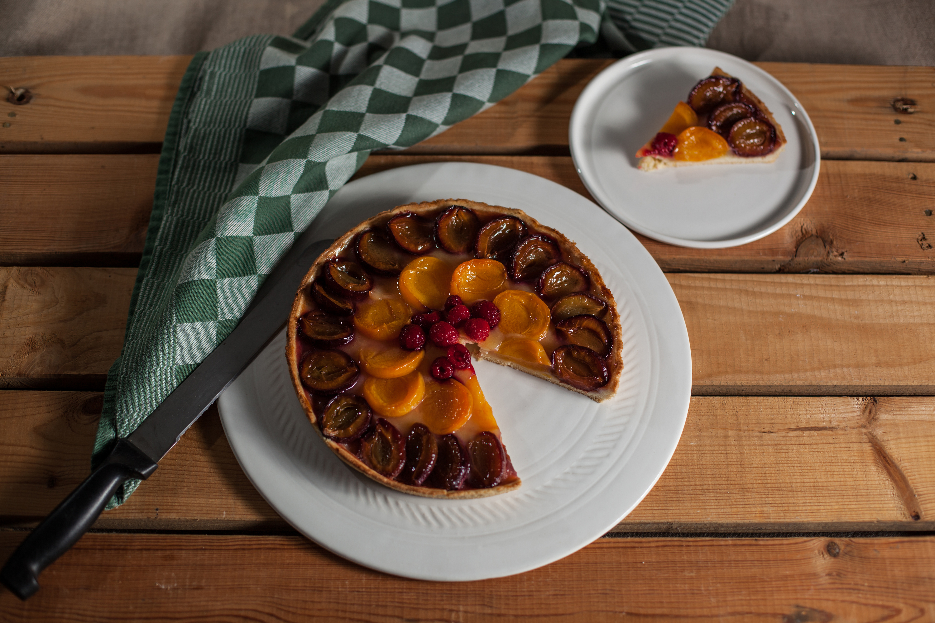 Platter for quiche, cake or flan. Flat, stoneware, wheel thrown, surface decoration, white glaze. £48